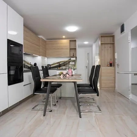 Apartment апартамент за гости ивви-1 Burgas